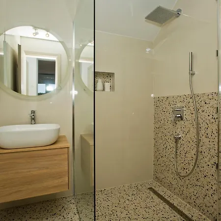 Luka's Legacy Апартаменты *